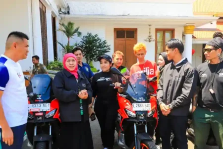 Gubernur Khofifah beri dukungan penuh kepada Mario Aji untuk Moto2 Jepang dan Mandalika, doakan sukses harumkan nama Indonesia di kancah dunia.