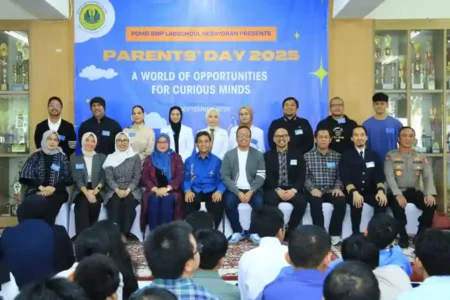 Kadiv Humas Polri Irjen Pol. Sandi Nugroho beri motivasi dan pemahaman tugas kepolisian kepada siswa SMP Labschool Kebayoran, Jakarta Selatan.