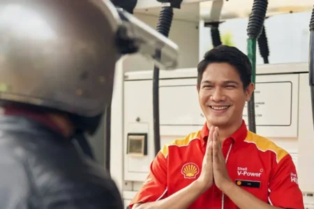 Menteri ESDM Bahlil Tegaskan Tak Ada Kelangkaan BBM, Swasta Diminta Kerja Sama dengan Pertamina Layanan pembelian BBM di SPBU Shell (foto: Dok Shell)