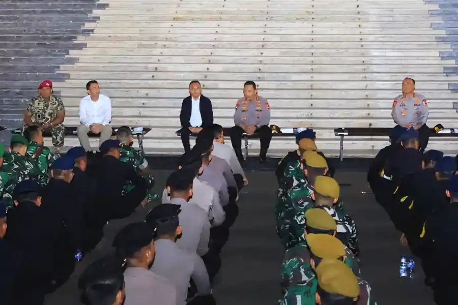 Kapolri Listyo Sigit Motivasi 320 Personel TNI-Polri Pengamanan DPR/MPR RI Kapolri Listyo Sigit beri motivasi 320 personel TNI-Polri