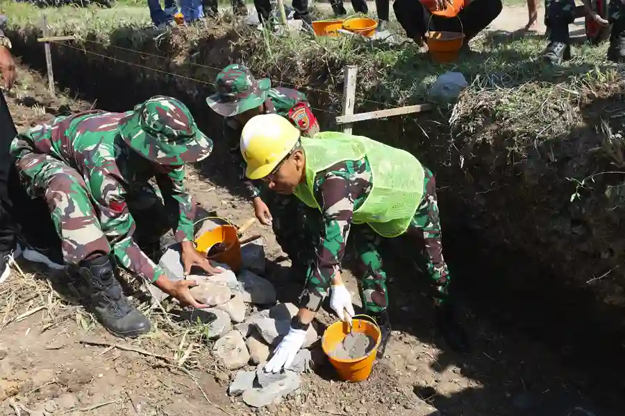 Peletakan Batu Pertama Pra TMMD ke-126 Kodim 0804/Magetan, Fokus Pemerataan Pembangunan Desa Kodim 0804/Magetan resmi buka Pra TMMD ke-126 di Desa Kembangan. Program ini mencakup pembangunan jalan, renovasi rumah, hingga bakti sosial.