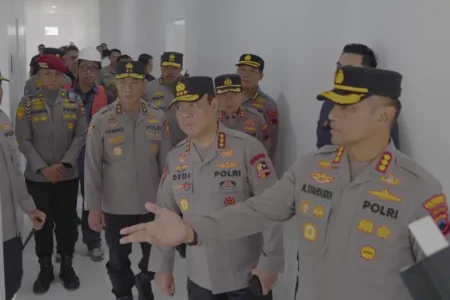 Polres Pasuruan bersama PMII menyalurkan 6.000 liter air bersih ke Desa Karangjati, Lumbang, Pasuruan sebagai bentuk kepedulian terhadap warga terdampak kekeringan.