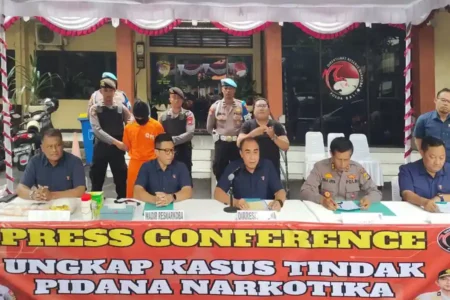 Iming-Iming Puluhan Juta, Pemuda Tabanan Nekat Jadi Kurir Narkoba Jaringan Lintas Provinsi Polda Bali amankan pemuda asal Tabanan yang jadi kurir narkoba lintas provinsi dengan barang bukti sabu dan ekstasi senilai Rp2,5 miliar.