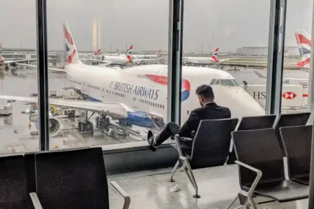 Serangan Siber Ganggu Sistem Check-In: Bandara Eropa Termasuk Heathrow, Brussels, dan Berlin Lumpuh Ilustrasi Heathrow Airport (foto: Tomek Baginski/unsplash)