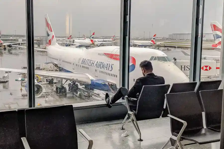 Serangan Siber Ganggu Sistem Check-In: Bandara Eropa Termasuk Heathrow, Brussels, dan Berlin Lumpuh Ilustrasi Heathrow Airport (foto: Tomek Baginski/unsplash)