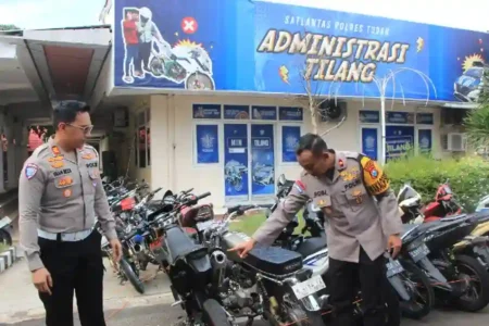 Polres Tuban mengamankan 65 motor tidak sesuai spektek, termasuk berknalpot brong, usai pengaduan masyarakat terkait gangguan kebisingan dan potensi balap liar.