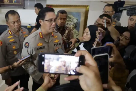Polisi tetapkan dua tersangka baru pembakaran Gedung Grahadi. Total 35 orang kini jadi tersangka, dan dipastikan bukan bagian dari aksi mahasiswa.