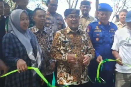 PHE ONWJ bersama Pemkab Cirebon resmikan ekowisata mangrove Dewi Surga, wujud pelestarian lingkungan sekaligus dorong ekonomi masyarakat pesisir.