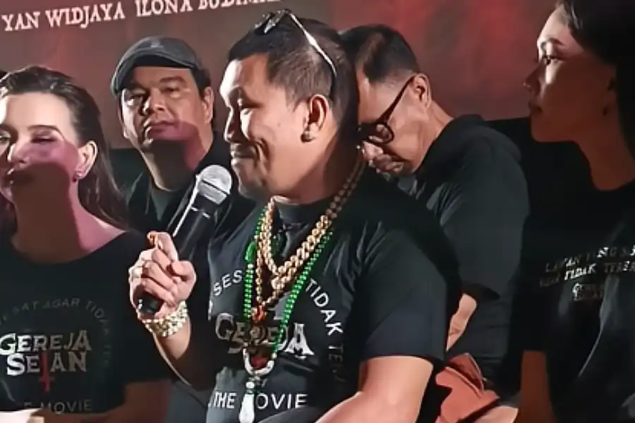 Mongol Stres saat menghadiri gala premier film Gereka Setan di XXI Epicentrum, Jakarta Selatan.