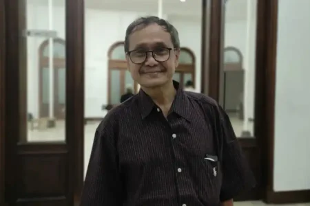 Dosen Ilmu Politik Fakultas Ilmu Sosial dan Ilmu Politik (FISIP) Universitas Airlangga, Dr Aribowo Drs MS