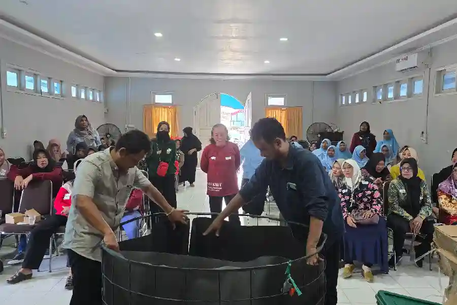 Pertamina Hulu Sanga Sanga Dorong Ekonomi Sirkular Lewat Pelatihan Pertanian Terpadu untuk Kelompok Wanita Tani PHSS fasilitasi pelatihan pertanian terpadu berbasis maggot dan lele bioflok bagi KWT di Kutai Kartanegara, dorong ekonomi sirkular berbasis desa.