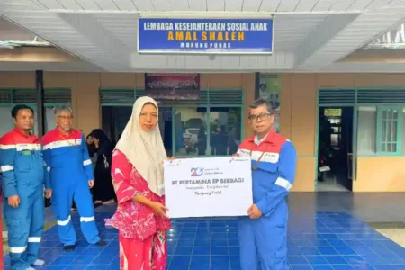Sambut 20 tahun Pertamina EP, Grup PHI gelar aksi sosial di Kalimantan dengan santunan anak yatim, khitanan massal, dan donasi pendidikan.