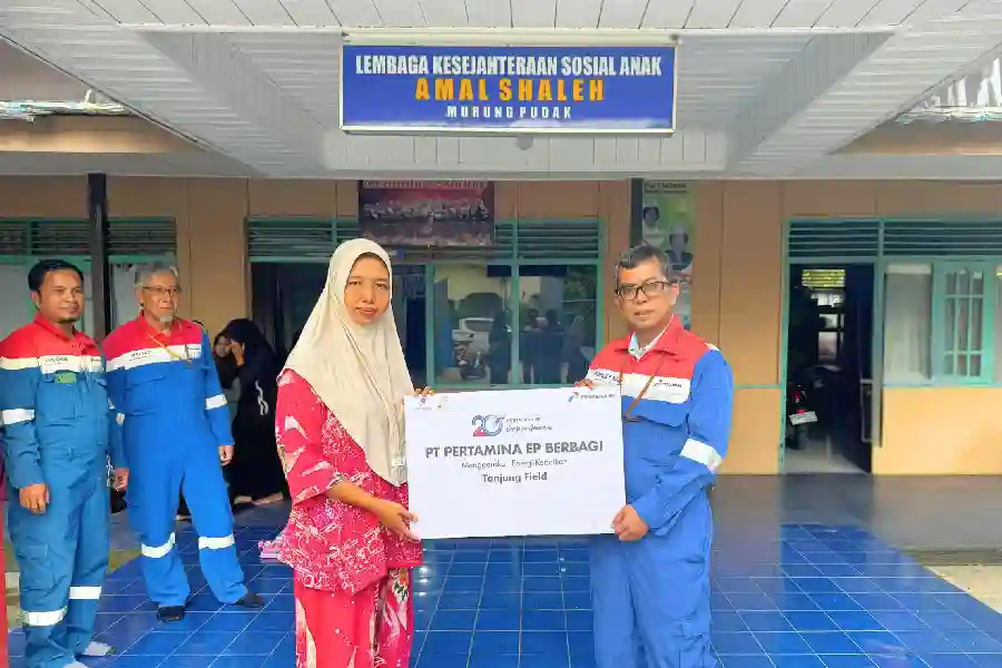 Dua Dekade Pertamina EP, Grup PHI Gelar Aksi Sosial di Kalimantan Sambut 20 tahun Pertamina EP, Grup PHI gelar aksi sosial di Kalimantan dengan santunan anak yatim, khitanan massal, dan donasi pendidikan.