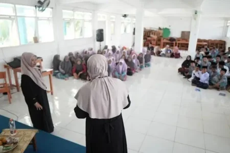 FKM UNAIR Lakukan Pencegahan DBD di Lingkungan Pesantren Al-Amin Lamongan