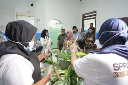 Wali Kota Mojokerto Ning Ita resmikan SPPG Meri 439 untuk perluas layanan makan bergizi gratis bagi ribuan siswa demi wujudkan generasi emas 2045.