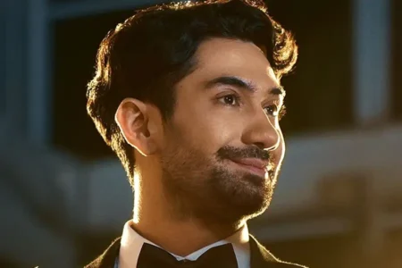 Reza Rahadian saat membintangi Heartbreak Motel (2024)