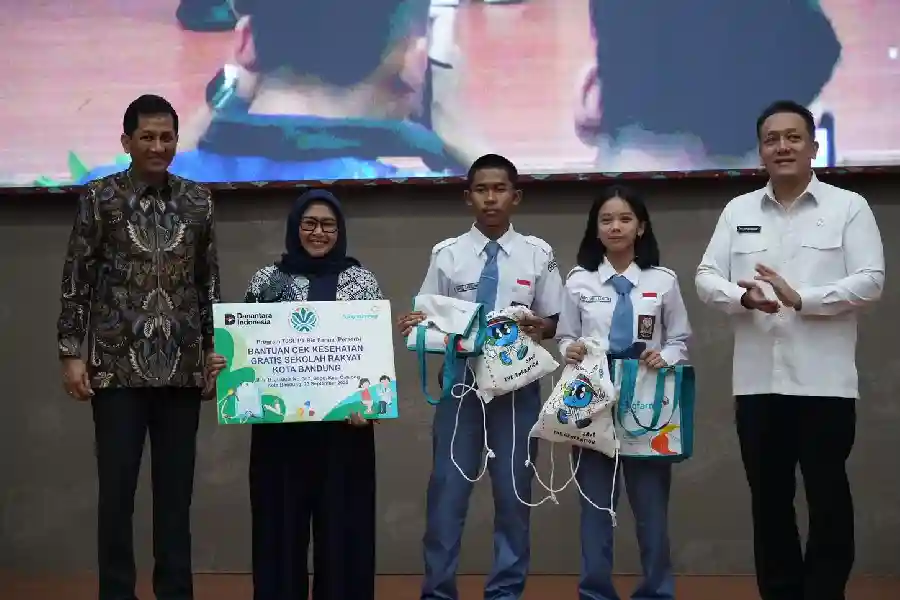 Bio Farma Gelar Cek Kesehatan Gratis untuk 300 Pelajar Bandung, Dorong Generasi Sehat dan Peduli Lingkungan Bio Farma bersama KLHK dan mitra gelar cek kesehatan gratis untuk 300 pelajar Bandung, dukung pola hidup sehat dan kesadaran lingkungan.