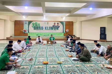 PC GP Ansor Kota Kediri menggelar istighosah untuk bangsa Indonesia di Masjid Agung.