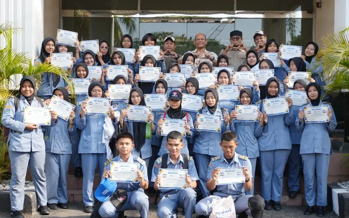 Bogasari Bantu Persiapkan Siswa SMK Masuk Dunia Kerja Lewat Program Mengajar foto beritajatim