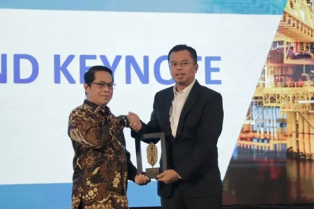 Pertamina Hulu Energi menangi lelang WK Lavender senilai USD 2,8 juta, siap eksplorasi gas di Indonesia Timur guna perkuat ketahanan energi nasional.