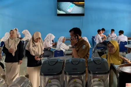 SMKN 2 Tuban menghadirkan “Bincang Café” sebagai inovasi Teaching Factory di bidang Tata Boga untuk mencetak siswa kreatif, terampil, dan berjiwa wirausaha.