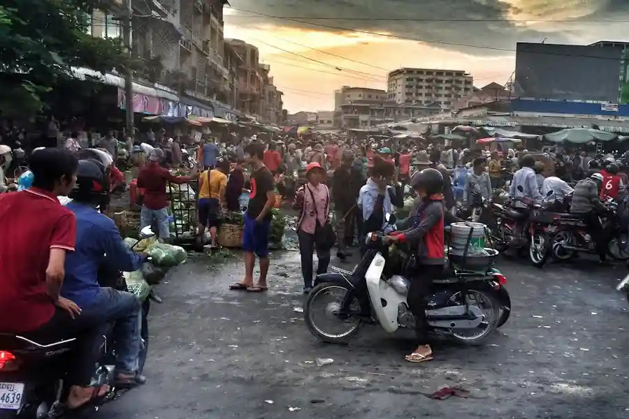 Suasana di salah satu sudut Kota Pnom Penh, Kamboja (foto: Abel Tan Jun Yang/pexels)