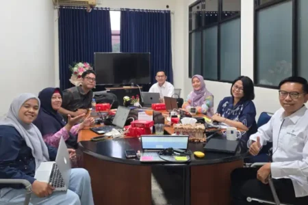 Universitas Airlangga memimpin riset nasional untuk memetakan minat siswa terhadap profesi perawat guna memperkuat kebijakan SDM kesehatan Indonesia.