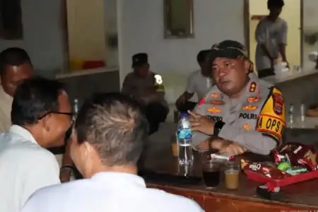 Kapolres Serang kunjungi warga terdampak cesium-137 yang direlokasi di Cikande, berikan bantuan dan himbau tetap tenang menunggu proses pemulihan.