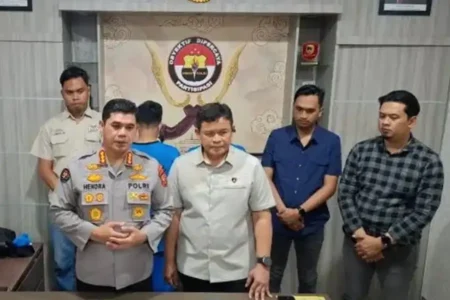 Polda Jabar ungkap kasus perdagangan orang modus kawin kontrak ke China. Dua tersangka ditangkap, korban dijanjikan gaji tinggi dan alami kekerasan.