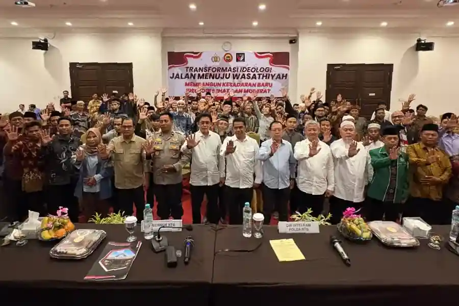 Densus 88 Gelar Transformasi Ideologi untuk Eks Jamaah Islamiyah NTB, Dorong Moderasi dan Cinta NKRI Densus 88 gelar program deradikalisasi bagi eks Jamaah Islamiyah NTB, dorong ideologi moderat dan kesetiaan terhadap NKRI.
