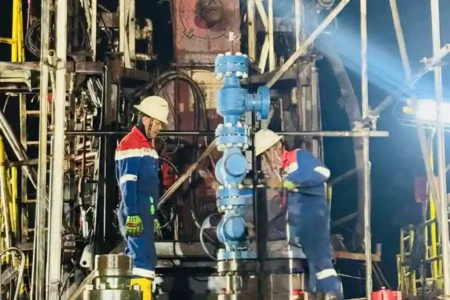 Elnusa berhasil tingkatkan produksi migas secara signifikan di PHR Zona 1 berkat inovasi Dual Completion Velocity String pertama di lapangan migas onshore.