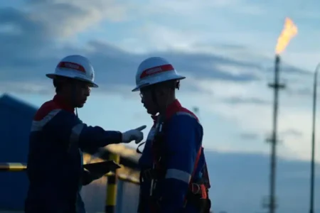 Pertamina EP catat produksi 3.388 BOPD dari inovasi Batch Drilling onshore di Lapangan Benuang. Hemat biaya 15 persen dan percepat waktu 66 hari. (160 karakter)