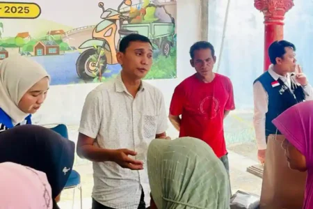 Elnusa bantu warga Desa Mundu, Cirebon, olah sampah jadi produk bernilai lewat program CSR dan ekonomi sirkular untuk kemandirian UMKM lokal.