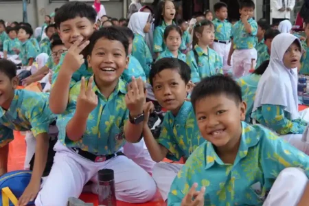 Pemerintah dorong peningkatan gizi nasional lewat kolaborasi lintas sektor. Program Makan Bahagia Gratis jadi dukungan nyata terhadap program Makan Bergizi Gratis.