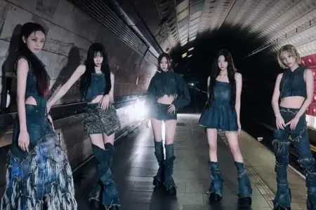 Gaya girl group ITZY di poster tur dunia bertajuk Tunnel Vision pada 13 Februari 2026 medatang (sumber foto: instagram/itzy.all.in.us)
