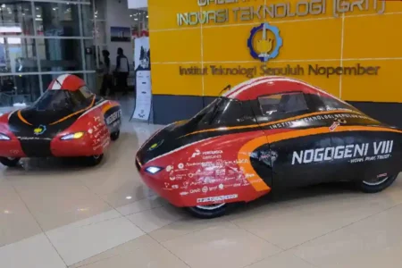 ITS resmi luncurkan dua mobil hemat energi terbaru, Nogogeni VIII dan Nogogeni X Evo, untuk berlaga di Kontes Mobil Hemat Energi (KMHE) 2025 di Universitas Jember.