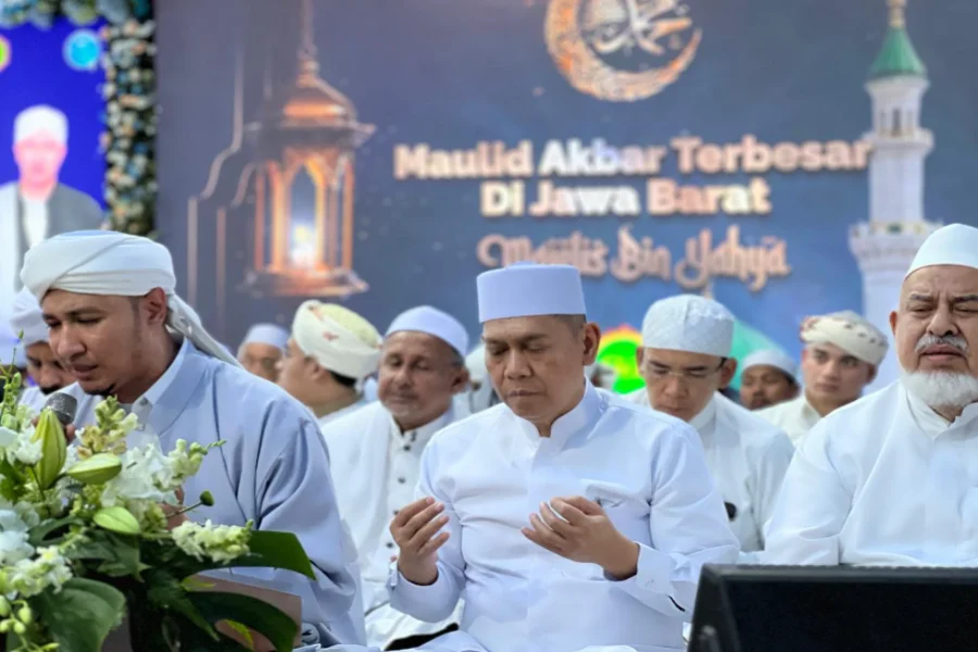 Habib Usman Bin Yahya Sebut Nama Adies Kadir di Hadapan 60 Ribu Jamaah Maulid Nabi di Cisarua