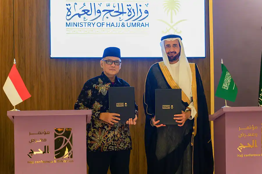 Saudi Tekankan Masalah Istitho’ah Kesehatan Menteri Haji dan Umrah RI Mochamad Irfan Yusuf, akrab disapa Gus Irfan, bersama Menteri Haji dan Umrah Arab Saudi. (foto: Dok Kemenhaj RI)