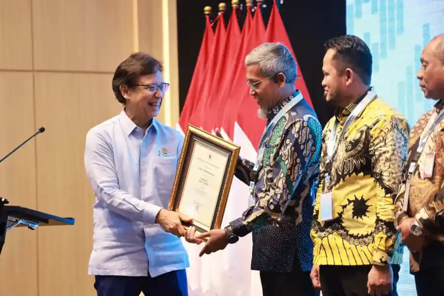 Jawa Tengah Raih Penghargaan Nasional dari Kemenkes atas Capaian Terbaik Penurunan Stunting 2025 Jawa Tengah meraih penghargaan dari Kemenkes sebagai provinsi dengan capaian terbaik penurunan stunting 2025 berkat kolaborasi lintas sektor (foto: Dok Humas Pemprov Jateng)