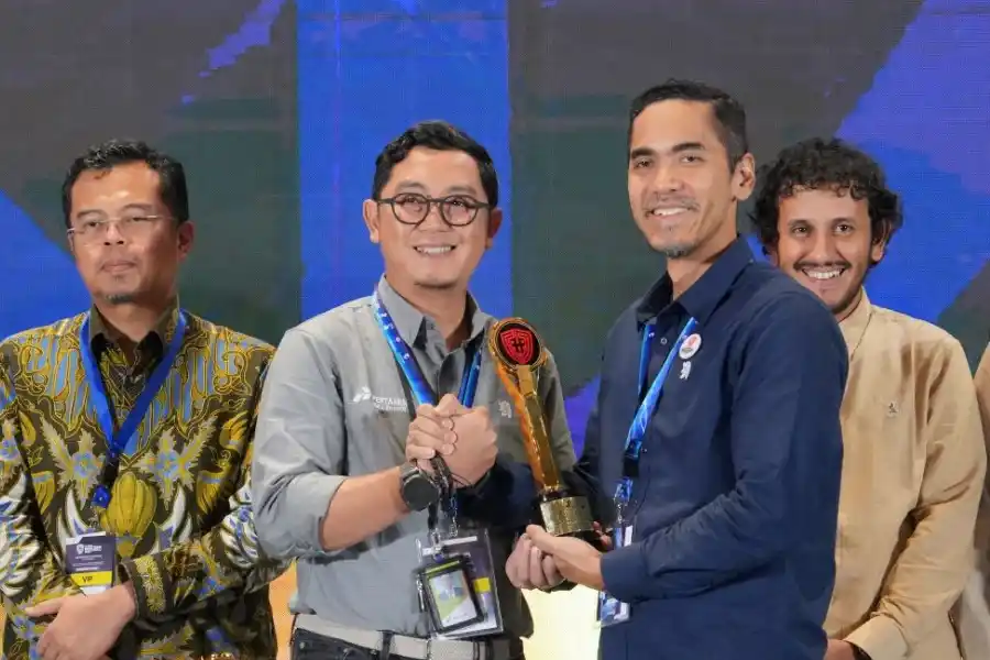 Grup PT Pertamina Hulu Indonesia Sabet Empat Penghargaan SKK Migas Security Award 2025 Grup PT Pertamina Hulu Indonesia meraih empat penghargaan SKK Migas Security Award 2025 atas inovasi dan kinerja unggul dalam keamanan hulu migas.