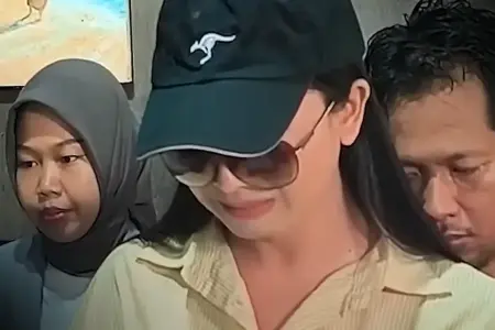 Dea Lipa alis Deni Apriadi Rahman