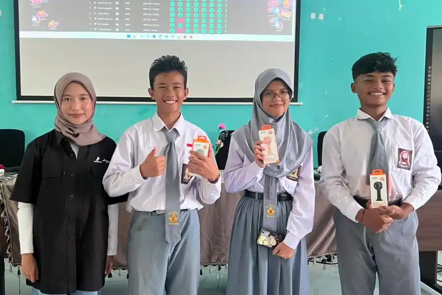 PHM Mengajar 2025: Pertamina Hulu Mahakam Bagi Inspirasi ke Pelajar SMA di Anggana Program PHM Mengajar hadir di SMA Negeri 1 Anggana. Pekerja PHM berbagi ilmu seputar industri hulu migas dan pengalaman kerja.