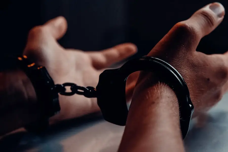 Dua Pelaku Pembunuhan Sopir Taksi Online di Jagorawi Terancam Hukuman Mati Ilustrasi pelaku kejahatan (foto: Kindel Media/pexels)