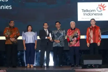 Telkom Raih Asia ESG Positive Impact Award 2025 Berkat Inisiatif Digital dan Komitmen Berkelanjutan PT Telkom Indonesia raih penghargaan Asia ESG Positive Impact Award 2025 untuk program DigiUp, wujudkan dampak sosial berkelanjutan bagi masyarakat.