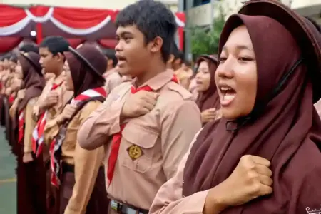 Surabaya gelar Deklarasi Anak Digital Aman bersama Densus 88 dan BNN untuk lindungi pelajar dari ancaman siber dan konten berbahaya.