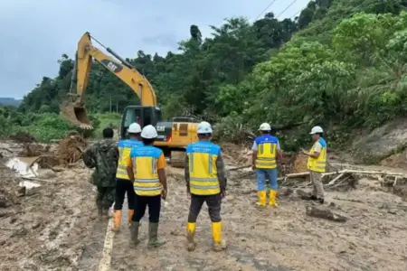 Kementerian PU meningkatkan penanganan darurat banjir dan longsor di Aceh dengan tambahan alat berat dan koordinasi intensif lintas instansi.