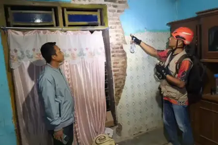 Gempa magnitudo 3,4 mengguncang Batang, Jateng. 4 rumah di Desa Jambangan, Kecamatan Bawang, dilaporkan rusak ringan hingga sedang.