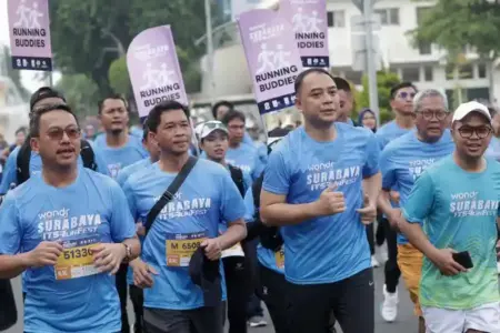 Sebanyak 3.000 pelari ramaikan Surabaya ITS Run Fest 2025. Wali Kota Eri Cahyadi menyebut jika ini bukti sinergi konkret Pemkot dan alumni ITS.