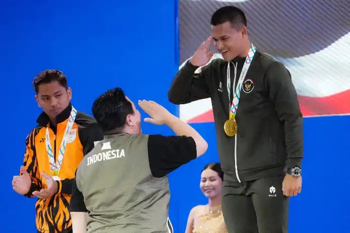 Rizki Juniansyah Raih Emas SEA Games 2025, Pecahkan Rekor Dunia Angkat Besi Kelas 79 Kg