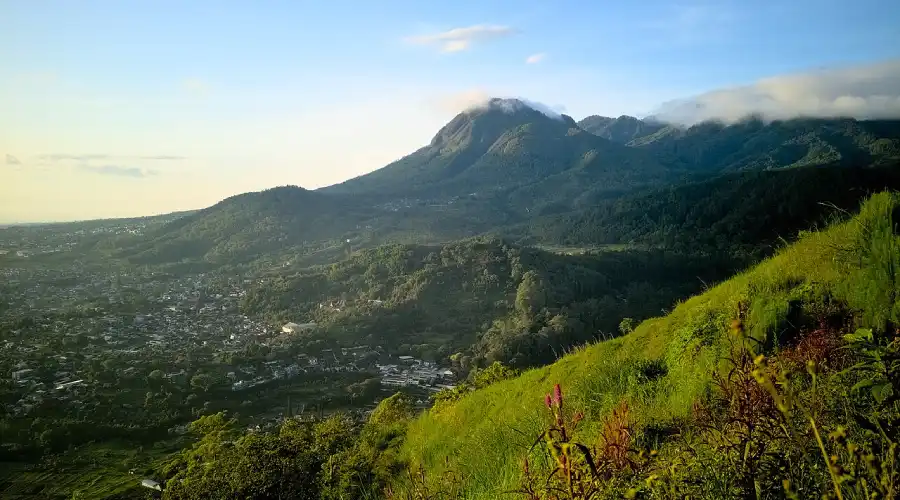10 Destinasi Liburan Favorit Warga Jawa Timur di Akhir Tahun 2025